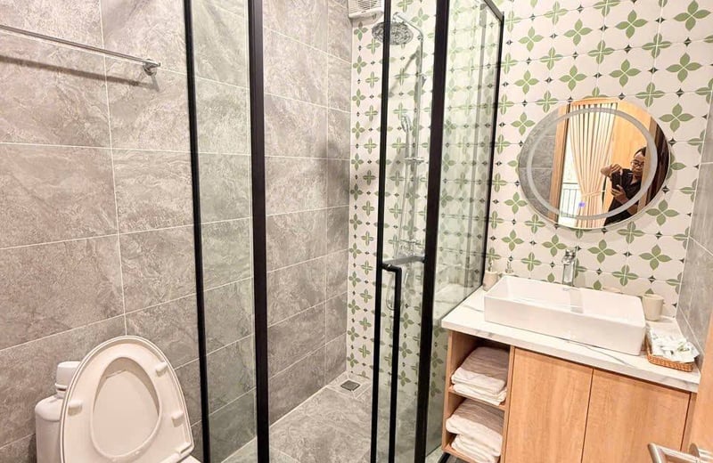 Miete einer geräumigen Villa mit Pool und Dachterrassen-Lounge, Da Nang, Vietnam